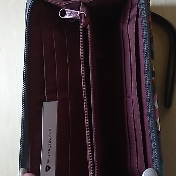 7.5 x 4 inches Vera Bradley RFID Wallet Midtown Wristlet City Plaid - Picture 4 of 8